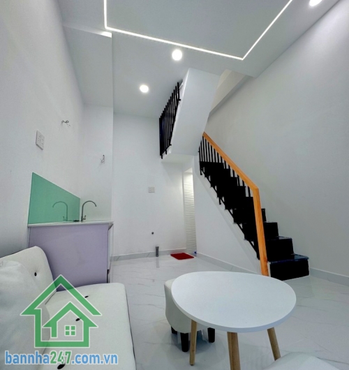 CHỈ 3 TỶ – NHÀ MỚI 3 TẦNG - DT: 18M2 – Ô TÔ ĐỖ CỬA – NGAY LUỸ BÁN BÍCH – TÔ HIỆU – HOÀ BÌNH - 2PN - 3WC * Kết cấu: 1 trệt 2 lầu, 2PN, 3 WC, nhà mới tinh, chỉ việc xách va li vào ở.