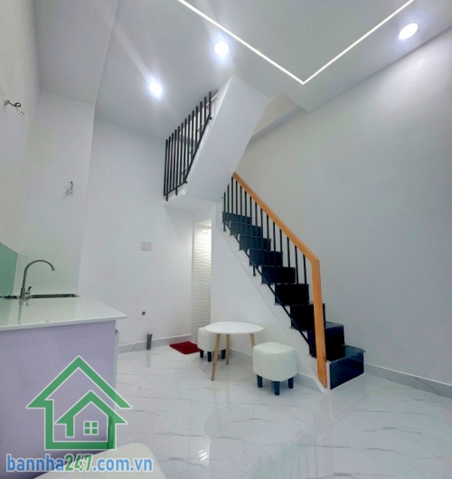 CHỈ 3 TỶ – NHÀ MỚI 3 TẦNG - DT: 18M2 – Ô TÔ ĐỖ CỬA – NGAY LUỸ BÁN BÍCH – TÔ HIỆU – HOÀ BÌNH - 2PN - 3WC * Kết cấu: 1 trệt 2 lầu, 2PN, 3 WC, nhà mới tinh, chỉ việc xách va li vào ở.