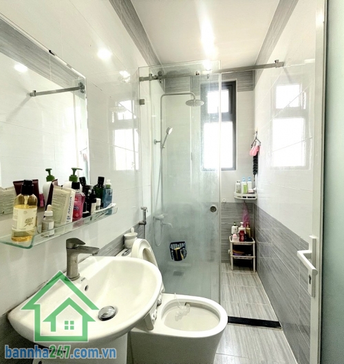 CHỈ 7,3 TỶ – NHÀ 4 TẦNG BTCT – HẺM 4M CÁCH MẠNG THÁNG TÁM - THÔNG - P.5 TÂN BÌNH – GIÁP QUẬN 10 – KHU SÂN BAY - 4 PN – 3 WC Diện tích: 46m² (4,4m x 10m) – vuông vức