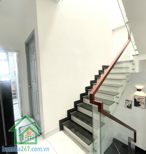 CHỈ 7,3 TỶ – NHÀ 4 TẦNG BTCT – HẺM 4M CÁCH MẠNG THÁNG TÁM - THÔNG - P.5 TÂN BÌNH – GIÁP QUẬN 10 – KHU SÂN BAY - 4 PN – 3 WC Diện tích: 46m² (4,4m x 10m) – vuông vức