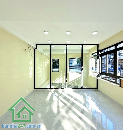 CHỈ 17,6 TỶ - TÒA NHÀ MẶT PHỐ NI SƯ HUỲNH LIÊN – LÔ GÓC – 6 TẦNG – THANG MÁY LỚN - DT 50M² (4 x 12,5) – VUÔNG A4 – KHÔNG LỘ GIỚI – DÒNG TIỀN 30TR/THÁNG 
