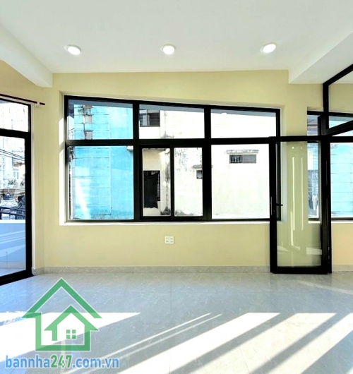 CHỈ 17,6 TỶ - TÒA NHÀ MẶT PHỐ NI SƯ HUỲNH LIÊN – LÔ GÓC – 6 TẦNG – THANG MÁY LỚN - DT 50M² (4 x 12,5) – VUÔNG A4 – KHÔNG LỘ GIỚI – DÒNG TIỀN 30TR/THÁNG 