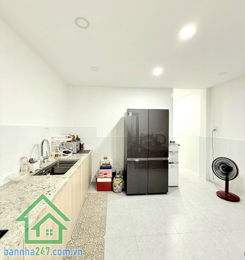 CHỈ 11,5 TỶ - MTKD ĐƯỜNG RỘNG 13M – KHU TÂN THÀNH (TÂN PHÚ) – KD ĐỈNH – NGAY LUỸ BÁN BÍCH – TÂN SƠN NHÌ - DT 81M² (4.1 x 20) – 2 TẦNG – 3PN – 3WC Diện tích – Kết cấu: 4.1 x 20m – công nhận đủ 81m².  2 tầng kiên cố – 3PN – 3WC - Hướng Nam lệch Tây - Đường 