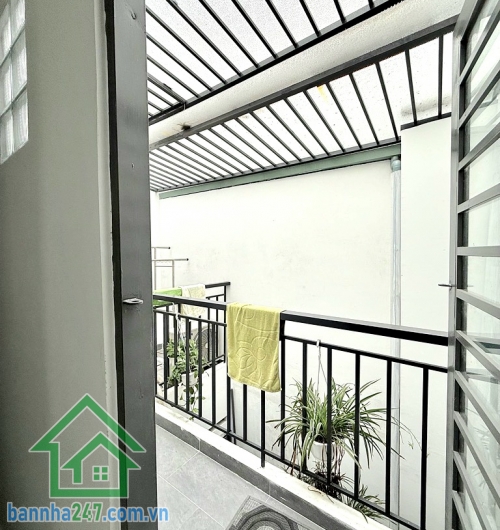 CHỈ 11,5 TỶ - MTKD ĐƯỜNG RỘNG 13M – KHU TÂN THÀNH (TÂN PHÚ) – KD ĐỈNH – NGAY LUỸ BÁN BÍCH – TÂN SƠN NHÌ - DT 81M² (4.1 x 20) – 2 TẦNG – 3PN – 3WC Diện tích – Kết cấu: 4.1 x 20m – công nhận đủ 81m².  2 tầng kiên cố – 3PN – 3WC - Hướng Nam lệch Tây - Đường 