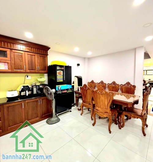 CHỈ 15 TỶ - HẺM XE TẢI - NHÀ ĐẸP 5 TẦNG – NGHĨA PHÁT P. TÂN SƠN NHẤT – KHU DÂN CƯ ĐỒNG BỘ CAO CẤP - 6 PN - 7 WC * Diện tích: 3,9 x 20m, nở hậu 4,3m – phong thủy đẹp * Kết cấu: 1 trệt 3 lầu sân thượng * Công năng: 6 PN – 7 WC