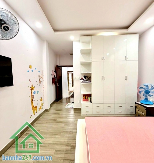 CHỈ 15 TỶ - HẺM XE TẢI - NHÀ ĐẸP 5 TẦNG – NGHĨA PHÁT P. TÂN SƠN NHẤT – KHU DÂN CƯ ĐỒNG BỘ CAO CẤP - 6 PN - 7 WC * Diện tích: 3,9 x 20m, nở hậu 4,3m – phong thủy đẹp * Kết cấu: 1 trệt 3 lầu sân thượng * Công năng: 6 PN – 7 WC