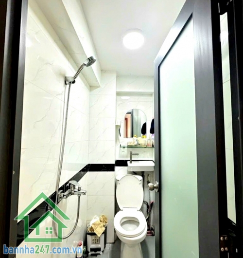 CHỈ 8,2 TỶ – NHÀ 3 TẦNG HXH 6M – P.7 TÂN BÌNH – NGAY CÁCH MẠNG THÁNG 8 - 42m² (3 x 14m) - 3 PN - 2 WC Vị trí đắc địa: Phường 7, Tân Bình – sát trục CMT8 Hẻm 6m