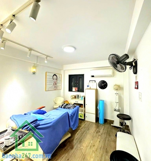 CHỈ 8,2 TỶ – NHÀ 3 TẦNG HXH 6M – P.7 TÂN BÌNH – NGAY CÁCH MẠNG THÁNG 8 - 42m² (3 x 14m) - 3 PN - 2 WC Vị trí đắc địa: Phường 7, Tân Bình – sát trục CMT8 Hẻm 6m
