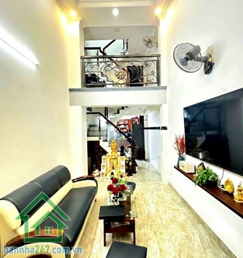 CHỈ 8,2 TỶ – NHÀ 3 TẦNG HXH 6M – P.7 TÂN BÌNH – NGAY CÁCH MẠNG THÁNG 8 - 42m² (3 x 14m) - 3 PN - 2 WC Vị trí đắc địa: Phường 7, Tân Bình – sát trục CMT8 Hẻm 6m
