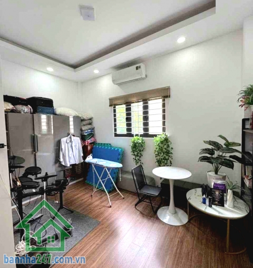CHỈ 9,3 TỶ – GẦN NHÀ THỜ TÂN HƯƠNG TÂN PHÚ – HẺM 8M – Ô TÔ NGỦ TRONG NHÀ – DT: (4,5 x 12) 4 TẦNG BTCT - 5 PN - 5 WC - TẶNG FULL NỘI THẤT CAO CẤP