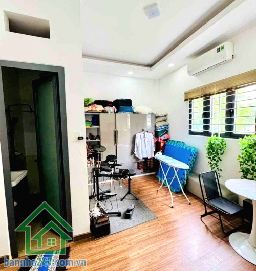CHỈ 9,3 TỶ – GẦN NHÀ THỜ TÂN HƯƠNG TÂN PHÚ – HẺM 8M – Ô TÔ NGỦ TRONG NHÀ – DT: (4,5 x 12) 4 TẦNG BTCT - 5 PN - 5 WC - TẶNG FULL NỘI THẤT CAO CẤP