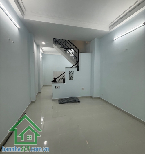 CHỈ 6,35 TỶ (TL) – HẺM NHỰA Ô TÔ ĐẬU CỬA – SÁT MẶT TIỀN PHÚ THỌ HÒA – 40M² – NHÀ ĐẸP 2 LẦU – DÒNG TIỀN ỔN ĐỊNH