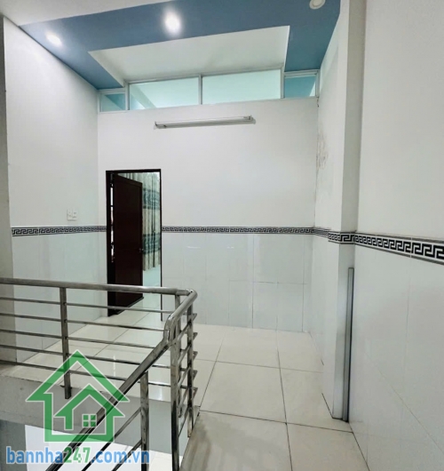 CHỈ 4,45 TỶ – HXH 4M THÔNG – KHU VIP TÂN PHÚ – 3PN – CÓ DÒNG TIỀN • Diện tích: 40m² • Kết cấu: 1 trệt – 1 lửng – 1 lầu • Công năng: 3 PN – 3 WC • Có sân để xe rộng rãi