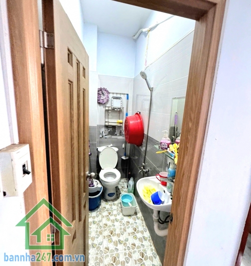 CHỈ NHỈNH 3 TỶ - NHÀ 2 TẦNG CÒN MỚI - HẺM XE TẢI 5M THÔNG - KỀ BÊN LÊ VĂN QUỚI - CÁCH NGÃ TƯ BỐN XÃ CHỈ 200M