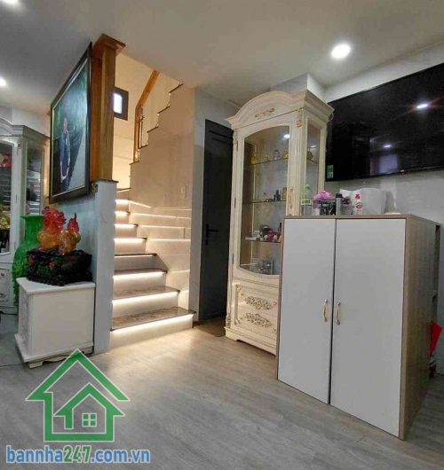 NHÀ ĐẸP HẺM XE TẢI ĐỒNG HỒ – NGANG HƠN 6M HIẾM GẶP – Ở NGAY – KINH DOANH TỐT – CHỈ 6,4 TỶ TL