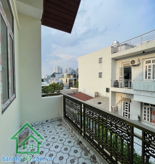 CHỈ 6,8 TỶ - HẺM 4M THÔNG – GIÁP TÂN PHÚ - DT: 65.5M² - NHÀ 3 TẦNG BTCT – (6,75 x 9,47)M – GẦN NGÃ TƯ BỐN XÃ - 4PN KHÉP KÍN - 5 WC