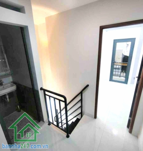 CHỈ 3,2 TỶ – LẠC LONG QUÂN – GẦN BẢY HIỀN – NHÀ MỚI XÂY 3 TẦNG – 2PN – SỔ RIÊNG