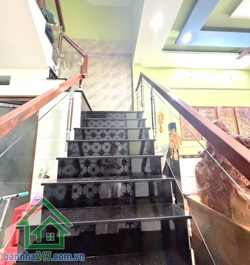 CHỈ 5,98 TỶ – NGAY LÊ VĂN QUỚI – ĐƯỜNG RỘNG 2 XE TẢI TRÁNH NHAU – NHÀ 4 TẦNG – NGANG 4M DÀI 16M – 4PN – 5WC - SỔ VUÔNG VỨC ĐẸP