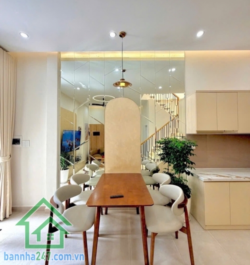 CHỈ 6,39 TỶ THƯƠNG LƯỢNG – NGANG HƠN 8M – NHÀ ĐẸP 2 TẦNG – TẶNG NỘI THẤT – XE HƠI ĐỖ CỬA – TRUNG TÂM TÂN BÌNH