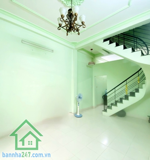 CHỈ 7,8 TỶ – NHÀ ĐẸP HXH – GẦN MẶT TIỀN – KHU DÂN TRÍ CAO – VỊ TRÍ TRUNG TÂM – GẦN NHÀ THỜ TÂN CHÍ LINH - DT: 42M² - 3 TẦNG BTCT - 4 PN, 5 WC
