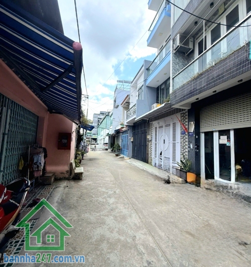 CHỈ 5,85 TỶ – HẺM XE TẢI THẲNG 1 TRỤC – CÁCH VÀI CĂN RA MẶT TIỀN – 42M² – 5 TẦNG – 5PN – 6WC
