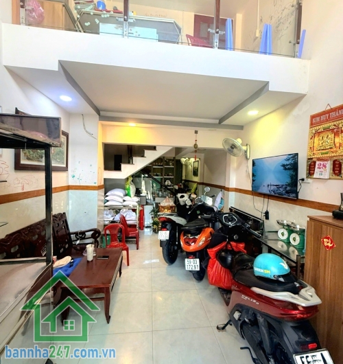 CHỈ 5,85 TỶ – HẺM XE TẢI THẲNG 1 TRỤC – CÁCH VÀI CĂN RA MẶT TIỀN – 42M² – 5 TẦNG – 5PN – 6WC