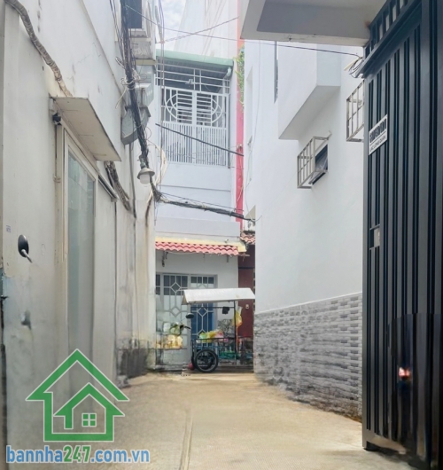 CHỈ 2,98 TỶ – NHÀ 3 TẦNG – NGAY BẢY HIỀN – LẠC LONG QUÂN – NI SƯ HUỲNH LIÊN – 2PN – 2WC – SỔ HỒNG RIÊNG - DTSD: 53M²