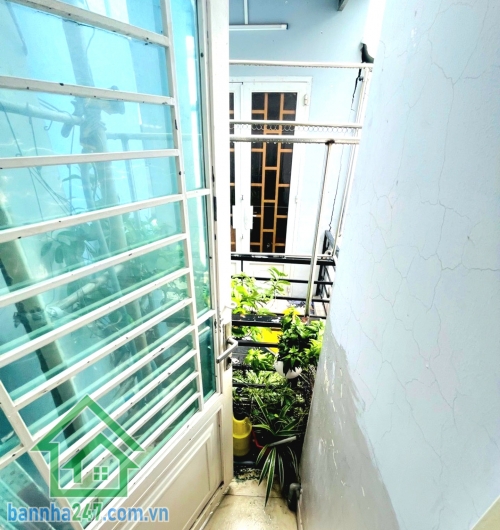 CHỈ 2,98 TỶ – NHÀ 3 TẦNG – NGAY BẢY HIỀN – LẠC LONG QUÂN – NI SƯ HUỲNH LIÊN – 2PN – 2WC – SỔ HỒNG RIÊNG - DTSD: 53M²