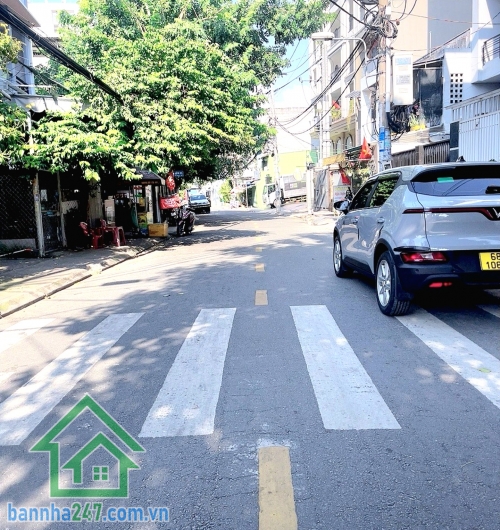 CHỈ 4,99 TỶ TL – NHÀ 1 TRỆT 1 LỬNG 1 LẦU – HẺM Ô TÔ 6M – SÁT VÁCH AEON TÂN PHÚ