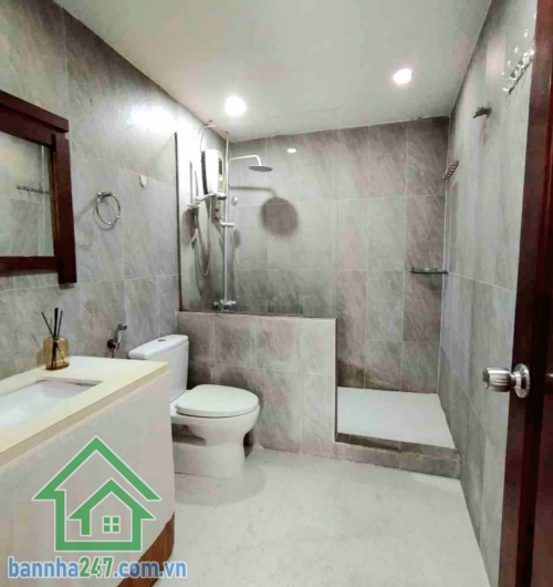 CHỈ 13,5 TỶ – HXH 5M THẲNG 1 TRỤC – 3 CĂN RA MẶT TIỀN – 76M² – 4 TẦNG  BTCT - 7PN - 7WC – DÒNG TIỀN 30TR/THÁNG