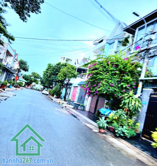 CHỈ 6,2 TỶ – HÓC MÔN – 2 MẶT TIỀN ĐƯỜNG – KHU BIỆT THỰ – 120M² – NGANG 8M – NHÀ CẤP 4 ĐANG CHO THUÊ