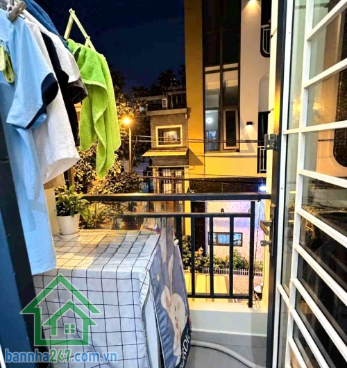 CHỈ 4,95 TỶ – HXH ĐỖ CỬA – NHÀ MỚI 2 TẦNG – GẦN 30M² – NỞ HẬU 4,4M – HOÀN CÔNG