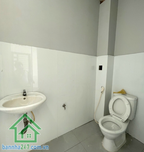 H3G GẦN HẺM XE TẢI THÔNG – GẦN TÂN PHÚ - 3 TẦNG – 32,5M² (4 x 8,03) – 3 PN – SỔ MỚI 2026 - NHỈNH 3 T.Ỷ