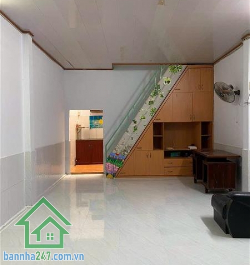 CHỈ 3.2 TỶ - NHÀ 2 TẦNG – TÂN SƠN NHÌ - TÂN PHÚ - DT: 34m² - 2 PN + 2 WC. * DT: 34m² (4 x 8.5m), 2 tầng, hiện đang cho thuê 6tr/tháng * Vị trí: Cách mặt tiền vài bước chân.