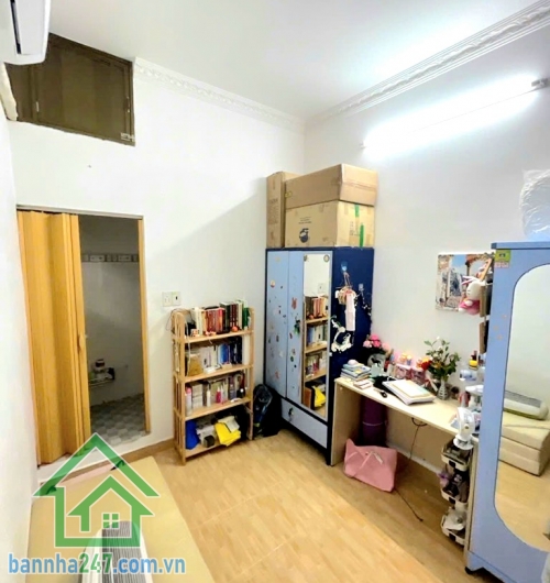 CHỈ 4,2 TỶ – HẺM 5M, CHỈ VÀI CĂN RA HẺM XE TẢI – LŨY BÁN BÍCH – GẦN ĐẦM SEN – 2 TẦNG BTCT – NHÀ MỚI Ở NGAY * DT: 37m² (4,6x9)m – thực tế 5x9m * Kết cấu: Trệt + Lầu