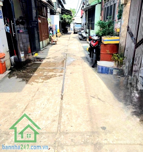 CHỈ 3,75 TỶ – HẺM 7M – NGAY CHỢ GÒ XOÀI - DT 40M² (4 x 10) – 2 TẦNG BTCT – 2PN – 2WC – NỞ HẬU Diện tích: 4m x 10m (nở hậu nhẹ), chuẩn phong thuỷ. Kết cấu: 1 trệt 1 lầu