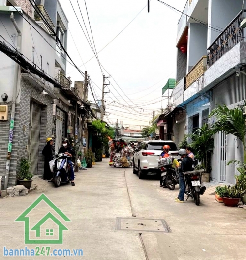 CHỈ 4,95 TỶ – NHÀ HẺM 6M THÔNG – PHAN ĐĂNG GIẢN – ĐƯỜNG SỐ 3 - 64m² (4 x 16m) - 2PN – 2WC * Diện tích: 64m² (4 x 16m) * Kết cấu: 2 tầng, 2PN – 2WC