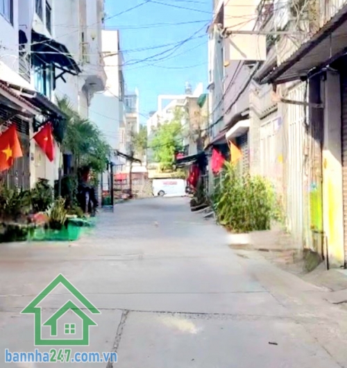 CHỈ 6,4 TỶ – NHÀ 2 MẶT HẺM 6M THÔNG – NGAY LÊ VĂN QUỚI – NGÃ TƯ BỐN XÃ - GIÁP TÂN PHÚ – VỊ TRÍ BUÔN BÁN CỰC TỐT  Diện tích: 68m² (4m x 17m) – không lộ giới Kết cấu: 1 trệt 1 lầu (2 tầng) 4 PN – 3 WC