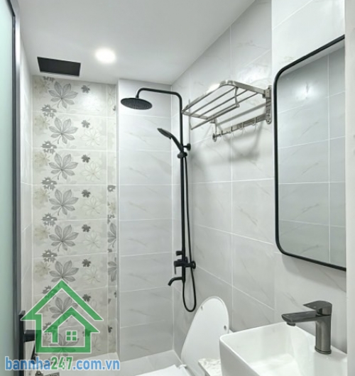 BÁN NHÀ PHỐ CAO CẤP – LÊ VĂN QUỚI, BÌNH TÂN – 5 TẦNG – 4PN 5WC – ĐƯỜNG XE HƠI – GIÁ CHỈ 6.3 TỶ * Vị trí: Trung tâm Bình Tân, hẻm 413 Lê Văn Quới, ngay giáp Tân Bình. 