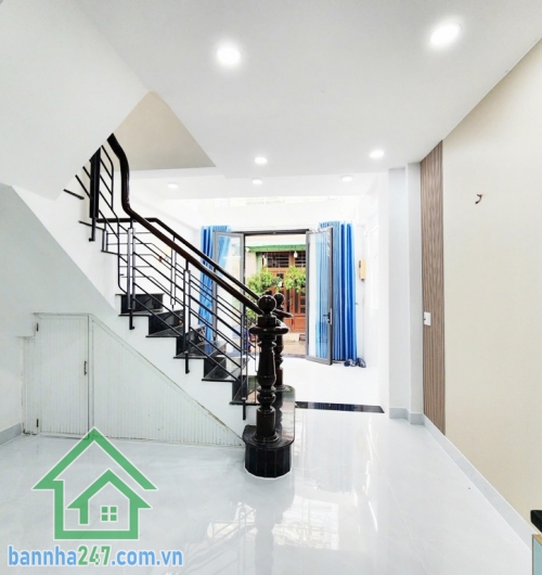CHỈ 6,38 TỶ - SIÊU PHẨM TÂN PHÚ – NHÀ 5 TẦNG HXH TÂN SƠN NHÌ – SHR CÔNG CHỨNG NGAY Diện tích: 37m2, DTSD: 185m2. ngang đẹp. (4.2 X 9)m  Kết cấu: 5 tầng BTCT  kiên cố, gồm 5PN, 4WC, tối ưu công năng.