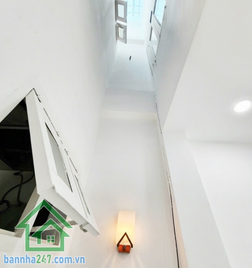 CHỈ 6,38 TỶ - SIÊU PHẨM TÂN PHÚ – NHÀ 5 TẦNG HXH TÂN SƠN NHÌ – SHR CÔNG CHỨNG NGAY Diện tích: 37m2, DTSD: 185m2. ngang đẹp. (4.2 X 9)m  Kết cấu: 5 tầng BTCT  kiên cố, gồm 5PN, 4WC, tối ưu công năng.