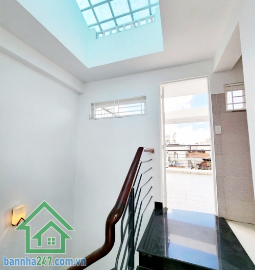 CHỈ 6,38 TỶ - SIÊU PHẨM TÂN PHÚ – NHÀ 5 TẦNG HXH TÂN SƠN NHÌ – SHR CÔNG CHỨNG NGAY Diện tích: 37m2, DTSD: 185m2. ngang đẹp. (4.2 X 9)m  Kết cấu: 5 tầng BTCT  kiên cố, gồm 5PN, 4WC, tối ưu công năng.