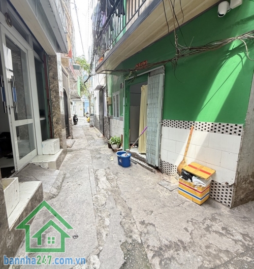 TÂN BÌNH – GIÁP QUẬN 10 – NHÀ MỚI – SỔ NỞ HẬU – CHỈ 2.8 TỶ TL DT: 1 trệt 2 lầu – 2PN – 3WC – ban công thoáng mát Hẻm ba gác, cách xe tải tránh chỉ vài bước chân.