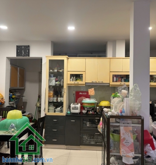 Chỉ 8.1 TỶ - CĂN GÓC 3 MẶT TIỀN – HẺM Ô TÔ – TÂN BÌNH - GIÁP QUẬN 10. Diện tích thực tế 76m², công nhận 46m² – nở hậu 5.1m. Nhà 1 trệt 2 lầu + sân thượng