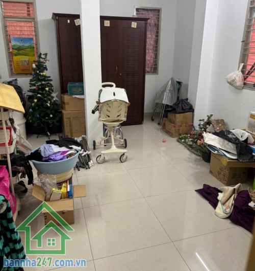 Chỉ 8.1 TỶ - CĂN GÓC 3 MẶT TIỀN – HẺM Ô TÔ – TÂN BÌNH - GIÁP QUẬN 10. Diện tích thực tế 76m², công nhận 46m² – nở hậu 5.1m. Nhà 1 trệt 2 lầu + sân thượng