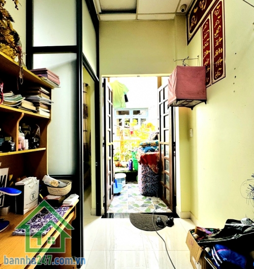 CHỈ 5.5 TỶ TL – NHÀ MỚI TÂN BÌNH – HẺM Ô TÔ KIA – 47M² VUÔNG NỞ HẬU – 2 TẦNG – 3PN – 2WC – SỔ ĐẸP * Hẻm bê tông sạch – ô tô Kia Morning vào tận cửa * DT công nhận 47m² (4.4m nở hậu) * Kết cấu 2 tầng mới đẹp, 3PN, 2WC, PK, bếp.