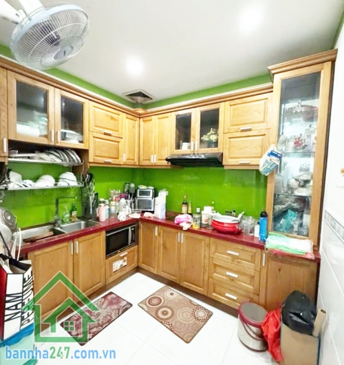 TÂN BÌNH – NHÀ ĐẸP 2 TẦNG – NGANG 4,5M HIẾM – CHỈ 5,2 TỶ Diện tích 58m², ngang 4,5m rất hiếm trong khu vực. Kết cấu 1 trệt + 1 lửng, bố trí 2PN – WC, phòng khách, bếp, sân để xe rộng thoáng