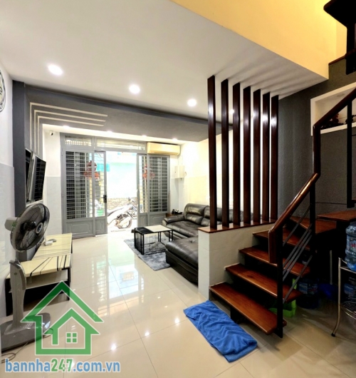 CHỈ 6,8 TỶ - TÂN BÌNH – NHÀ HXH 5M – 2 TẦNG ĐẸP – TẶNG FULL NỘI THẤT – CÓ THUÊ 12TR/TH  Khu vực Tân Bình, hẻm xe hơi rộng 5m – vào tận cửa Diện tích: 44m² (4 x 11m