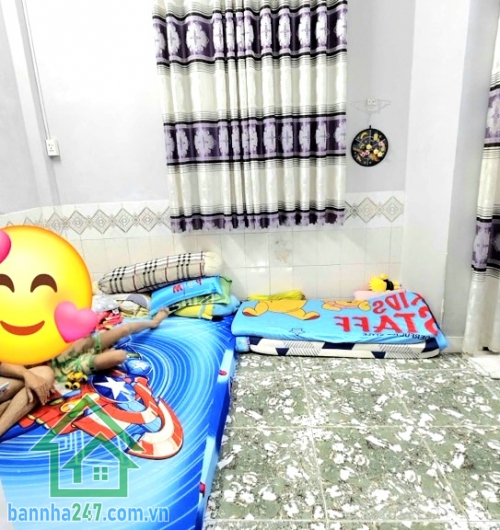 CHỈ 2,9 TỶ – NHÀ ĐẸP VÀO Ở NGAY – QUẬN 11 – ĐỘI CUNG – GẦN HẺM Ô TÔ QUAY ĐẦU DT: 24m² (4.3 x 5.5)m – 2 tầng kiên cố Kết cấu: Trệt + lầu, đầy đủ công năng.
