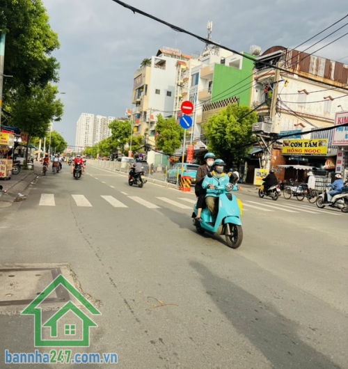 SÁT LÊ VĂN QUỚI – GẦN NGÃ TƯ 4 XÃ – MTKD ĐƯỜNG 12M – CHỈ 7,4 TỶ DT: 5 x 19m – Sổ vuông vức, hầu như không lộ giới.  Vị trí MTKD cực đẹp, đường trước nhà 12m.